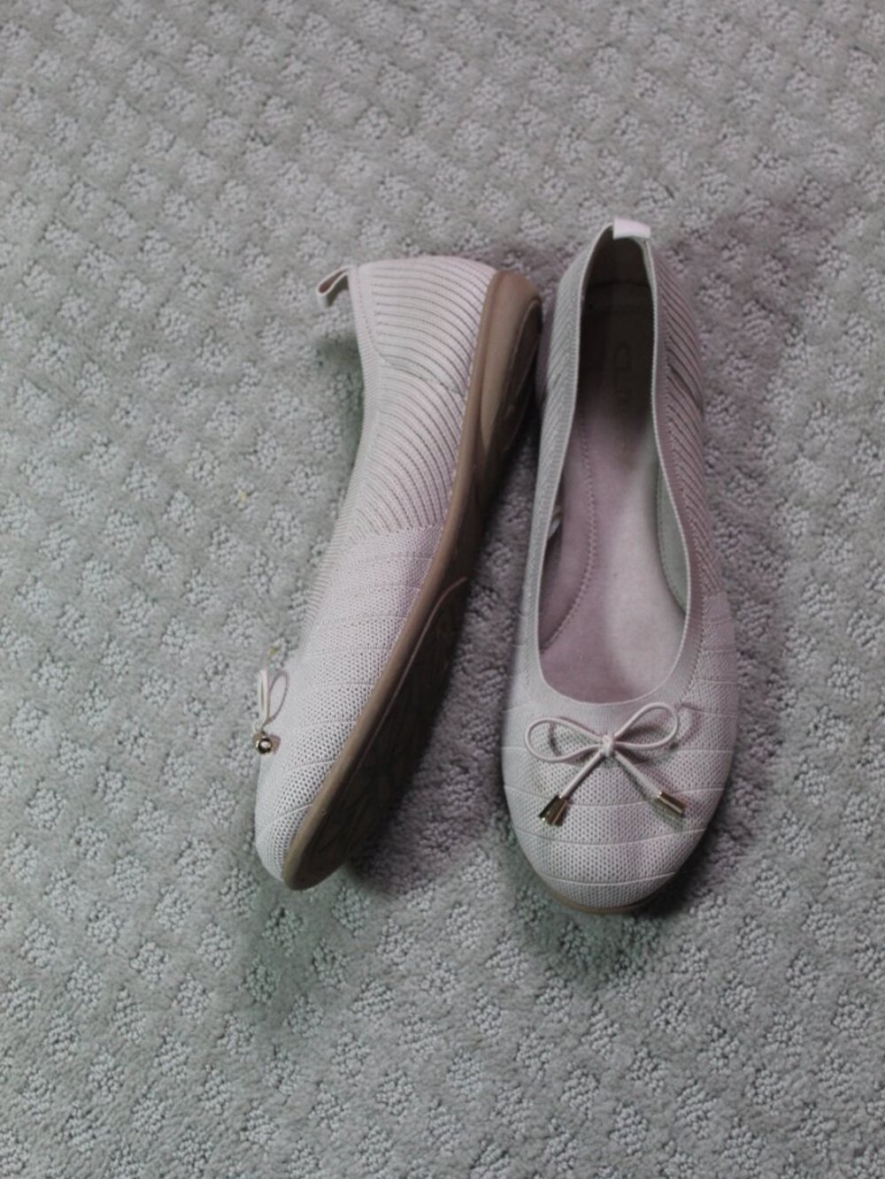 CL Laundry Size 11 Taupe Knit Round Toe Flats